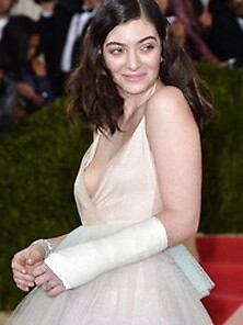 Braless Photos Of Lorde