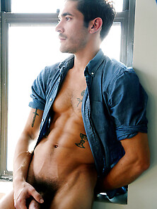 Gorgeous dude expose muscular