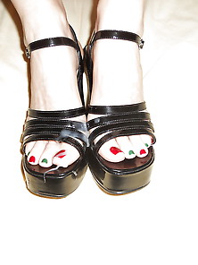 Misshotwife - Christmas Toes 2015