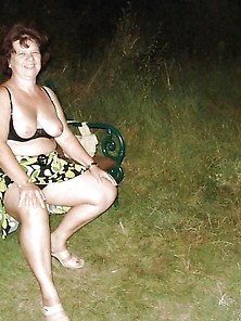 Mature Mom Shows Pussy And Tits In The Park For A Reward.