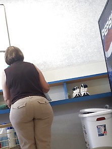 Candid Bbw Gilf At The Laundry