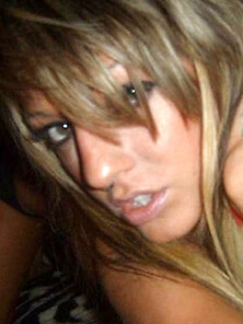 Hot Rocker Chick?s Selfpics