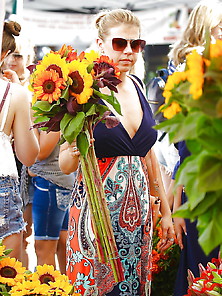 Jodie Sweetin O&a At Farmers Market 8-27-17