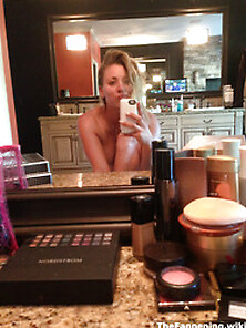 Kaley Cuoco Nude