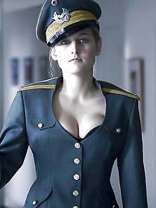 Leelee Sobieski Tits