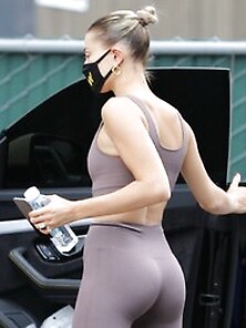 Hailey Baldwin Amazing Ass Shots In Spandex Leggings