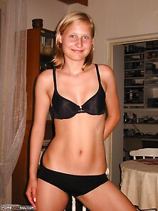 Blonde Amateur Gf Homemade Pics 2