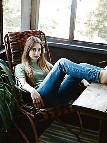 Taissa Farmiga Feet Ans Legs