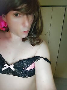 Transexual Namtan stuffs toy into her ass while jerking her dick