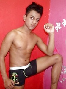 Brunette Leandro Perform Dancing