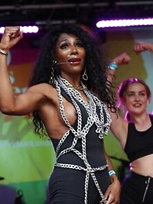 Sinitta Nip Slip