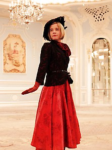 Dr.  Lucy Worsley