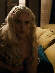 Emilia Clarke Naked Photos