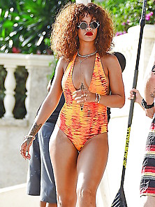 Rihanna: Sexy Ass Body - Ameman