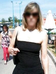 Exhib En Public Pendant Un Shopping Coquin