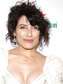 Lisa Edelstein Cleavage