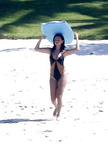 Selena Gomez Super Sexy Swimsuit