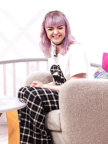 Maisie Williams - Lorraine Tv Show In London (04-09-2019)