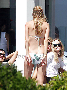 Mischa Barton Oops Flashes Nice Ass Upskirt