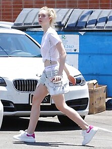 Elle Fanning's Braless Pics