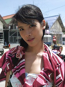 Asian Ts Fai Starts Her Solo Outside