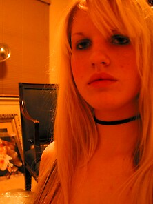 Amateur Girl Posing On Cam 2