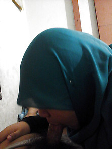 Cewek Jilbaber Indonesia Blowjob