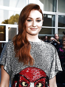 Sophie Turner Got S7 Premiere In La 7-12-17