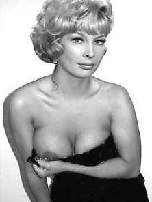 Barbara Eden (Jeanie)