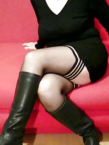 Stockings Upskirt In Shoestore