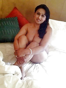 Al Alone Pakistani Wife Samreen