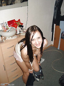 Brunette Amateur Wife Private Hot Pics 4