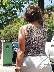 Nice Butt Milf Shopping Downtown