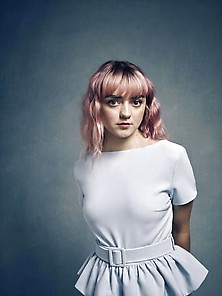 Maisie Williams Pink Hair