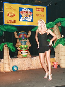 Amanda Lowry Bikini Contest 3