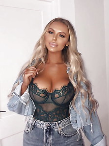 Sexy Blonde Bimbo With Killer Lips