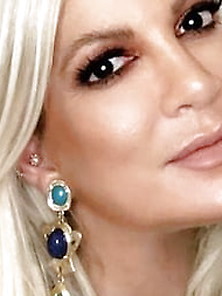 Tori Spelling 2019